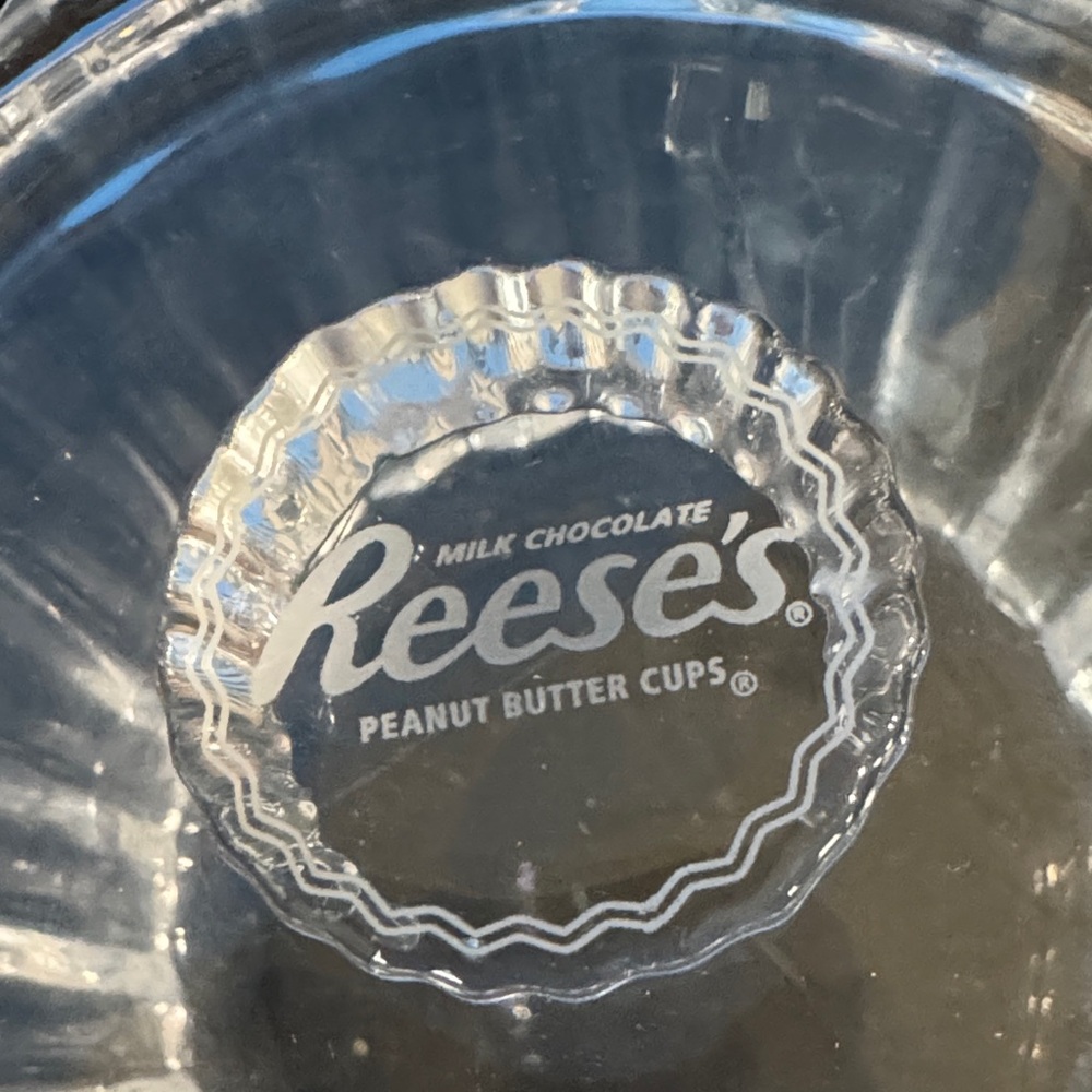 Hershey’s Reese’s Glass Candy Dish with Lid (and original box) - Picture 4 of 15